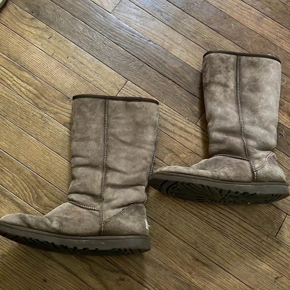 Ugg brown boots classic tall style size 9 women